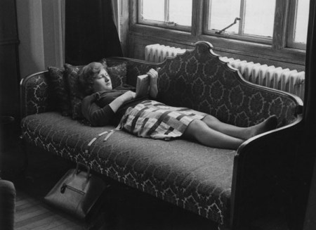 Student_reading_in_the_Shaw_Library_1964