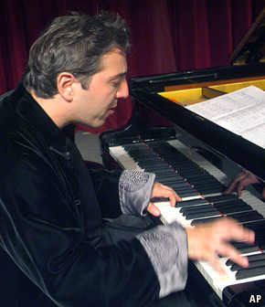 Fazil Say, ο πιανίστας που έκανε το λάθος να τουιτάρει. Φωτό: AP