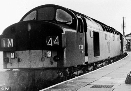 article-1197183-058F4D2A000005DC-472_468x327