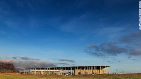 131217170755-stonehenge-centre-far-view-horizontal-gallery
