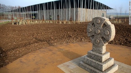 131217172458-stonehenge-centre-cross-horizontal-gallery