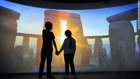 131217184346-stonehenge-360-2-horizontal-gallery