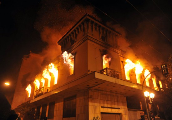 Η πολιτική βία στην ελληνική&nbsp;κοινωνία