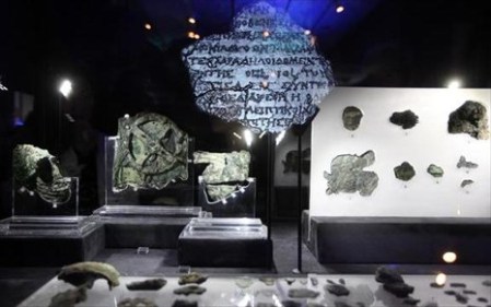 tis-apokalupseis-tou-parateinei-to-nauagio-ton-antikuthiron