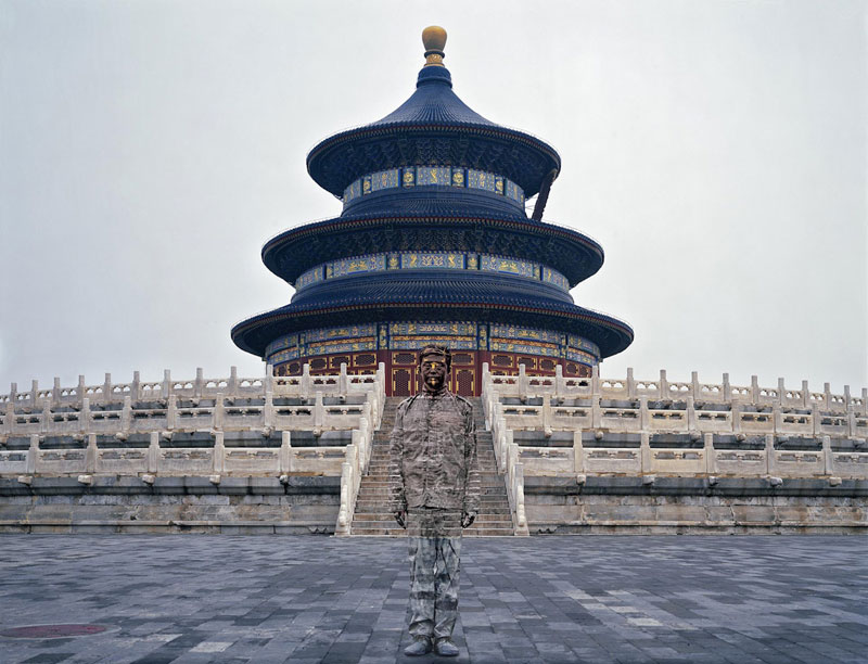 05 liu-bolin-art-hi-res-hide-in-the-city-china-camouflage-painting-15