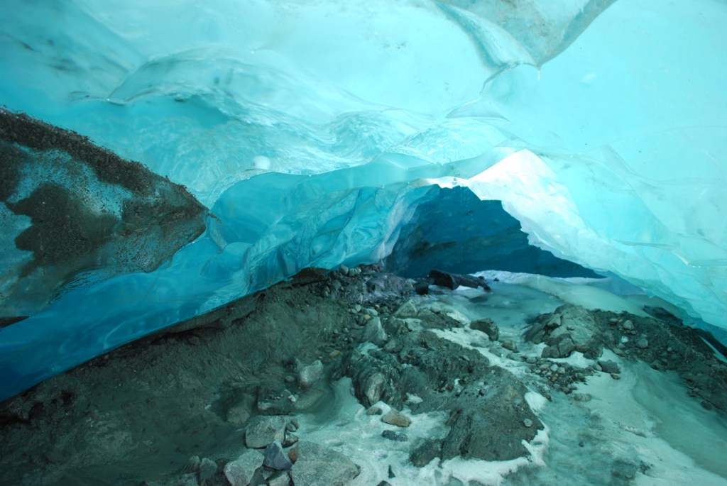 Τα παγοσπήλαια της Αλάσκας