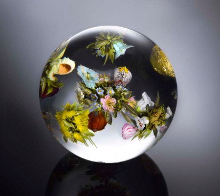 miniature-glass-gardens-encased-in-clear-glass-orbs-by-paul-stankard-4