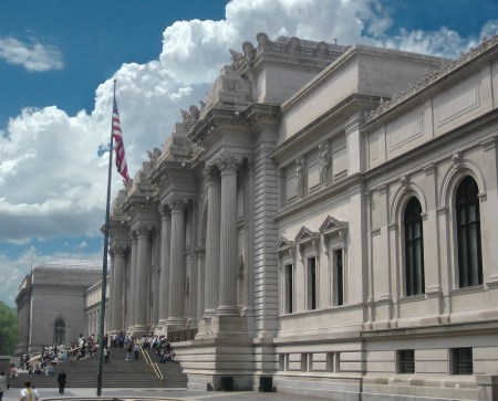Metropolitan_Museum_of_Art_entrance_NYC