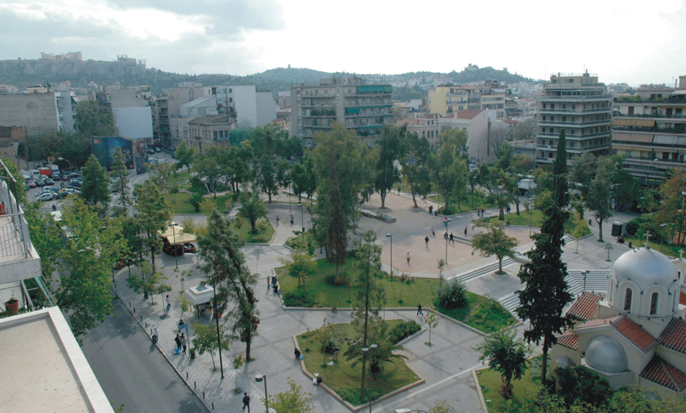 Στην πλατεία Κουμουνδούρου