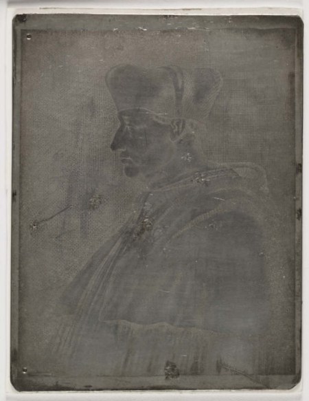 Ο Καρδινάλιος του Αμπουάζ (λεπτομέρεια), 1826, του Ζοζέφ Νικηφόρου Νιέπς (Joseph Nicéphore Niépce). Ο  Νιέπς θεωρείται ο εφευρέτης της φωτογραφίας. Η συγκεκριμένη είναι μια από τις πρώτες φωτογραφίες που αποτύπωσε με την τεχνική της ηλιογραφίας.
