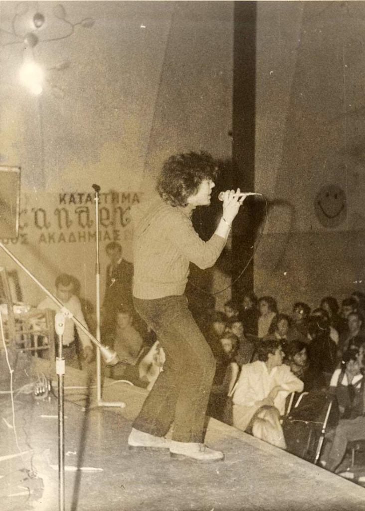 Από εμφάνιση με τα «Μπουρμπούλια»