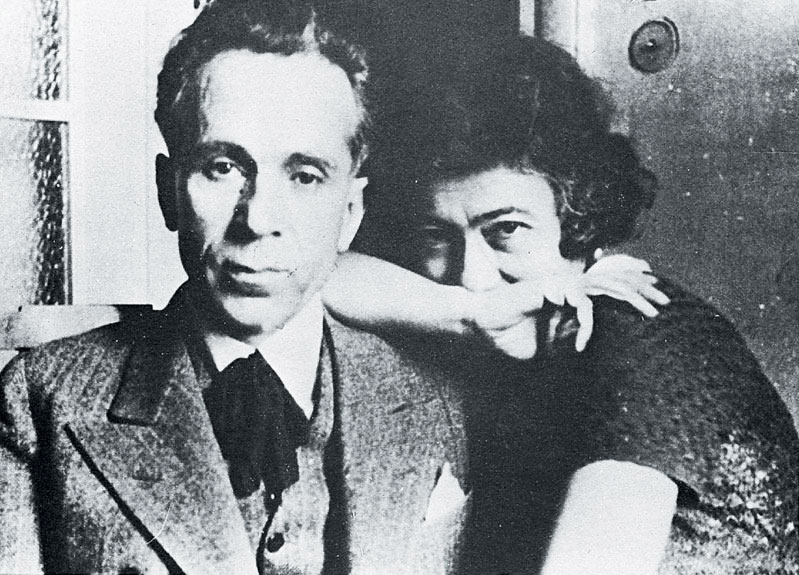 O Κώστας Βάρναλης με τη γυναίκα του (παντρεύτηκαν το 1929) Δώρα Μοάτσου