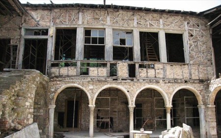 Το αρχοντικό πριν από τις επισκευές. 
