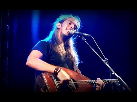 Σου μιλώ και&nbsp;κοκκινίζεις