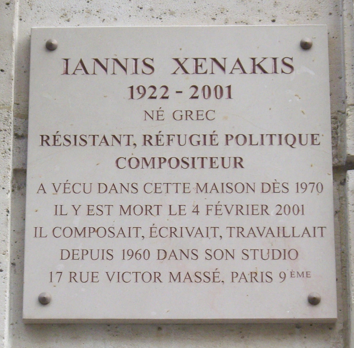 Plaque_Iannis_Xenakis,_9_rue_Chaptal,_Paris_9