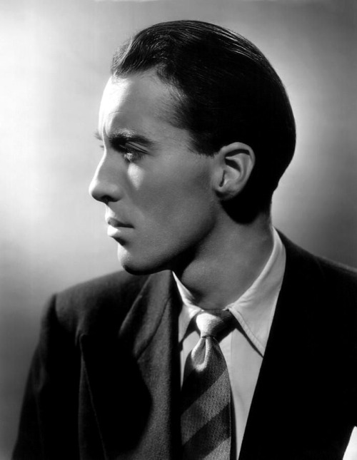 tumblr_mb83piM5pV1r7k0oco1_500