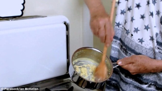 2AE690D000000578-3178419-image-a-72_1438169755748