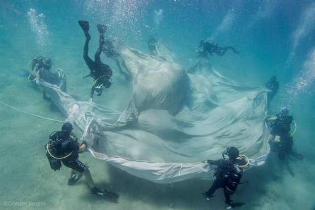 Χορεύοντας κάτω από το&nbsp;νερό
