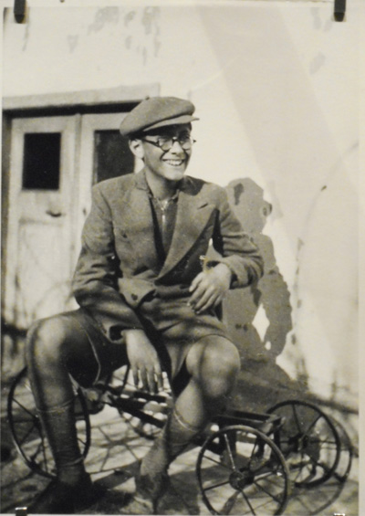 Αναγν καθιστος σε καροτσακι σκαν 1