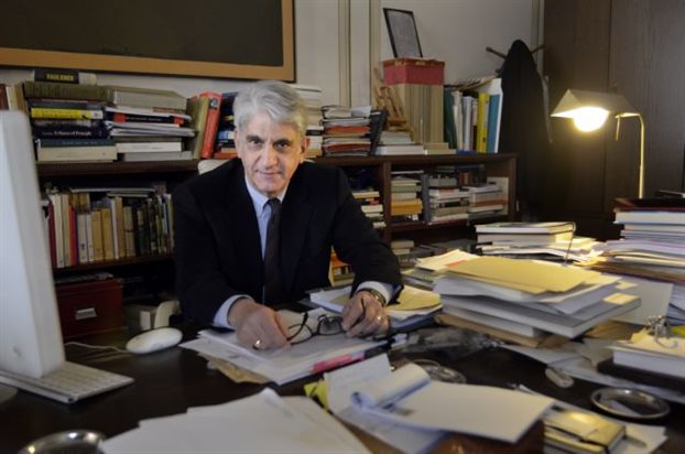 9776BDCC535D79172D6B75599C3525B8