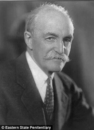 article-2325538-19D055A7000005DC-92_306x423