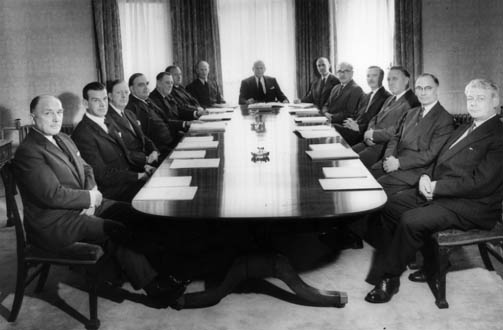 board_room_filled_with_men ok