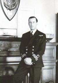 Ο Fleming στα χρόνια του στο Ναυτικό.