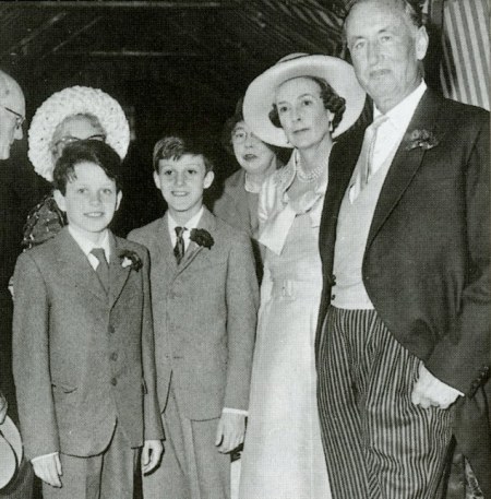 Όλα τέλεια Ian, Ann, Casper.