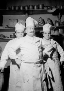 «Η Γαλλία εργάζεται» Ζαχαροπλάστες Maison Cailly. Παρίσι (περιοχή άγνωστη). 1931. Φωτογραφία του François Kollar (1904-1979). Paris, Bibliothèque Forney. © François Kollar / Bibliothèque Forney / Roger-Viollet