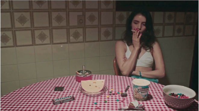 Κοπέλα στις κυλιόμενες