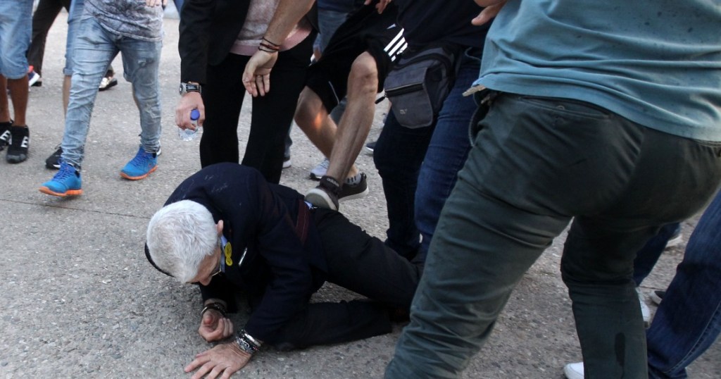 Η πόλη στα&nbsp;γόνατα