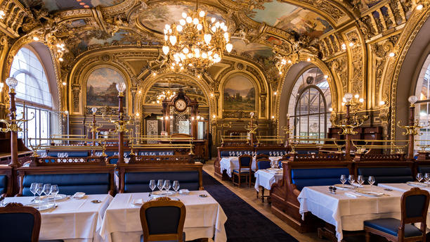 le-train-bleu-salle-doree-ba979