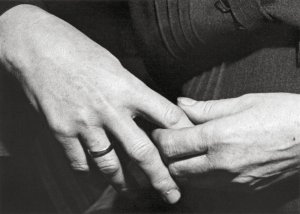 csm_Lempertz-941-49-Photography-Andre-Kertesz-MY-MOTHERS-HANDS-BUDAPE_089af8740f