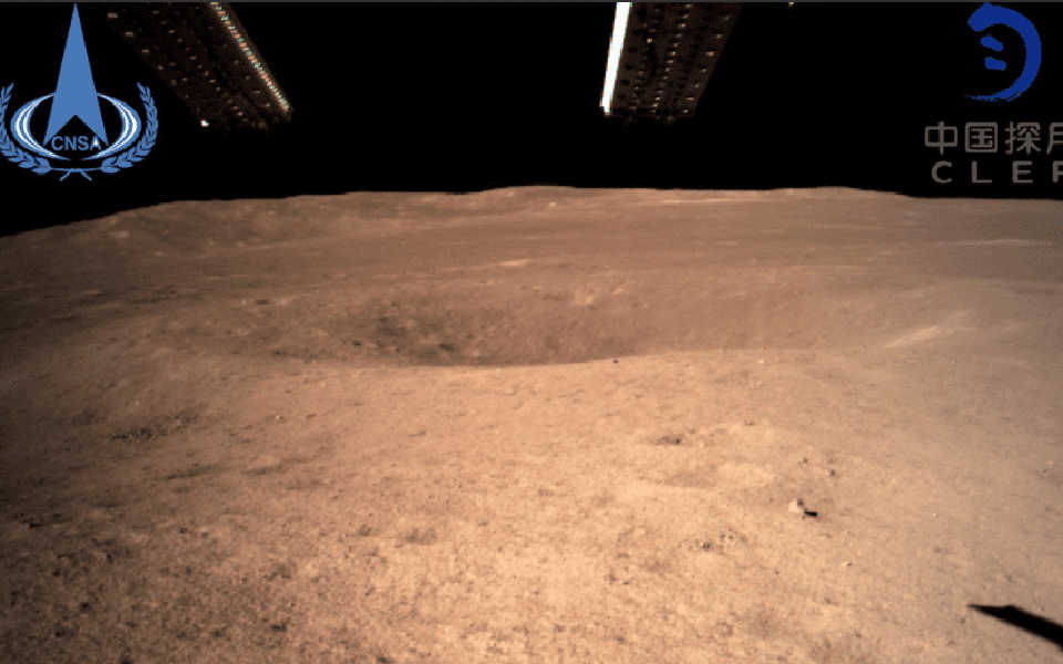 Στη σκοτεινή πλευρά της Σελήνης