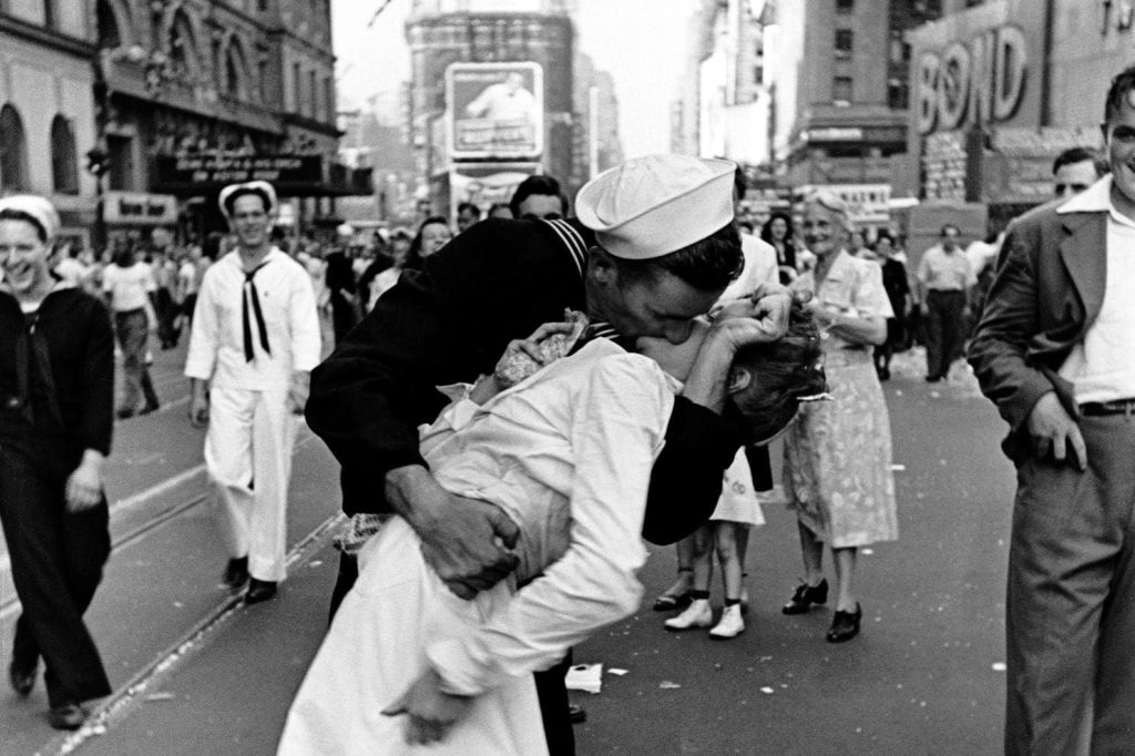 Το φιλί του&nbsp;1945