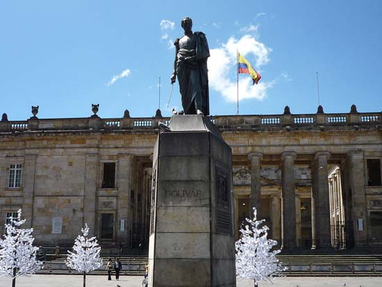 bolivar-statue-bolivar-square-bogota