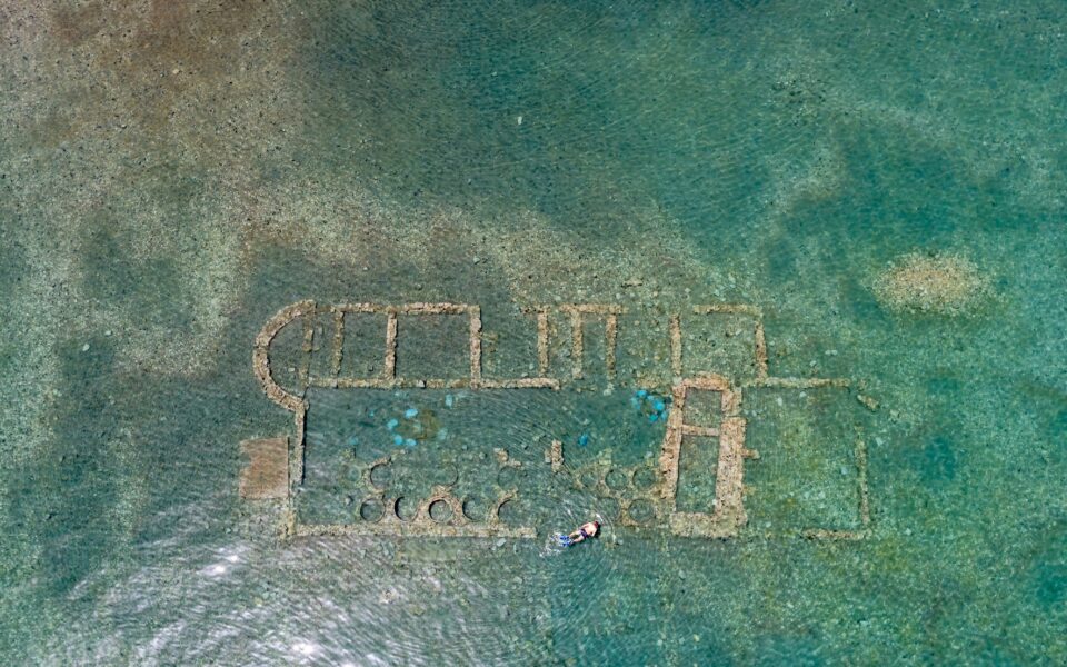 Μνημεία στο μικροσκόπιο